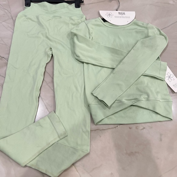 Aura Other - Aura Athletica Seamless Rib top and legging set Sz s/m NWT